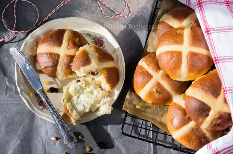 Hot cross buns - bułeczki z krzyżem