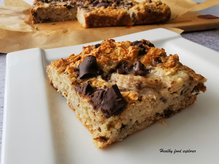 Pieczona owsianka z bananem i czekoladą