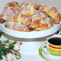 Rogaliki drożdżowe z serem