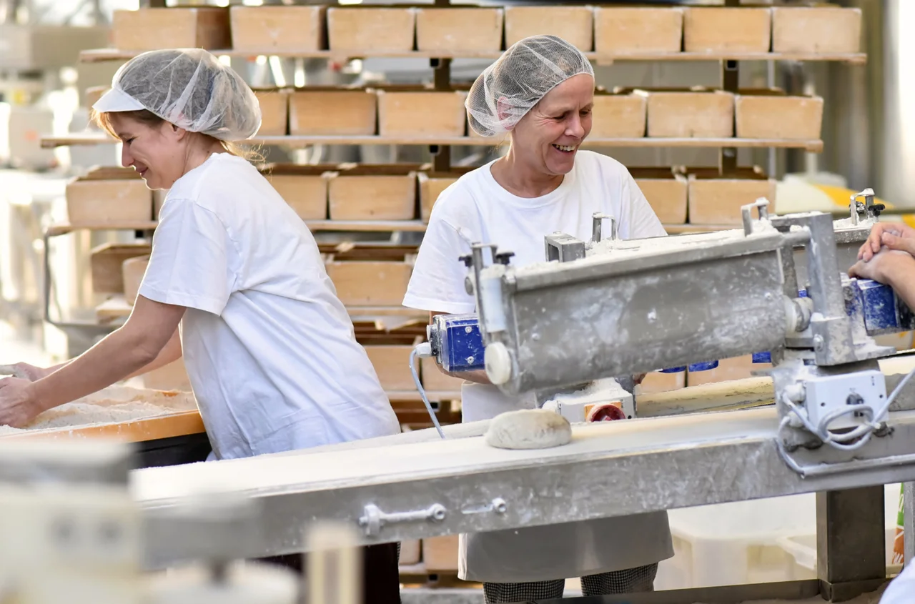 Rewolucja w umowach nawet tych na czas określony! Pracownicy w wieku 55+ czekali na te zmiany od lat - skorzystają tysiące osób