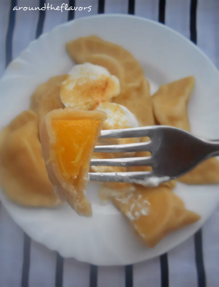 pierogi z brzoskwinią