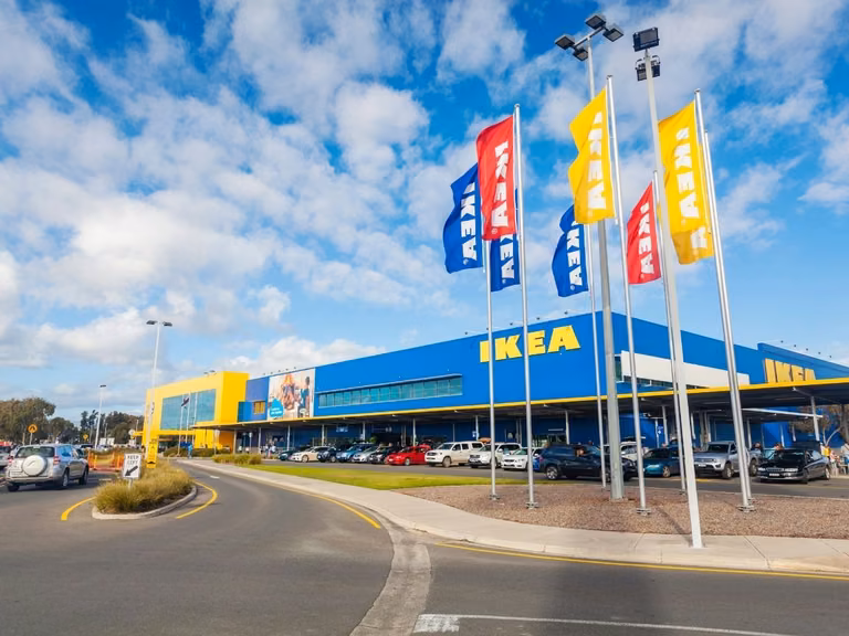 Ikea pomaga uchodźcom i chce dać im pracę!