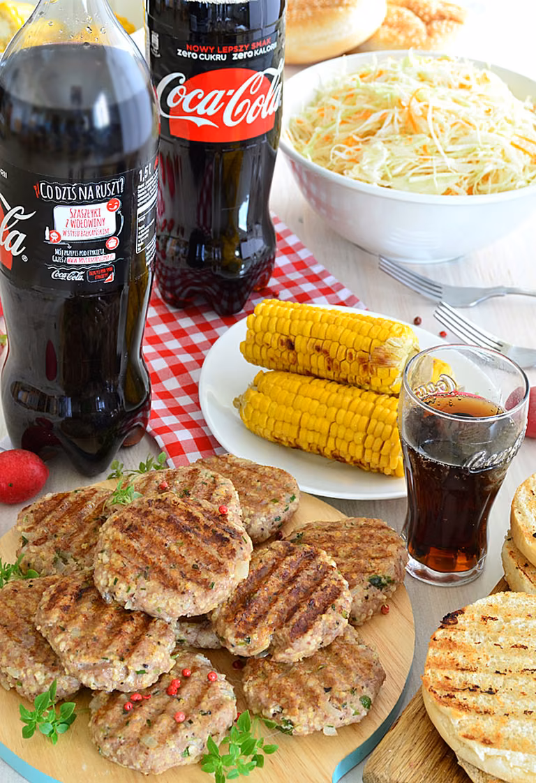 Burgery (z grilla) z indyka z kaszą jaglaną i ziołami