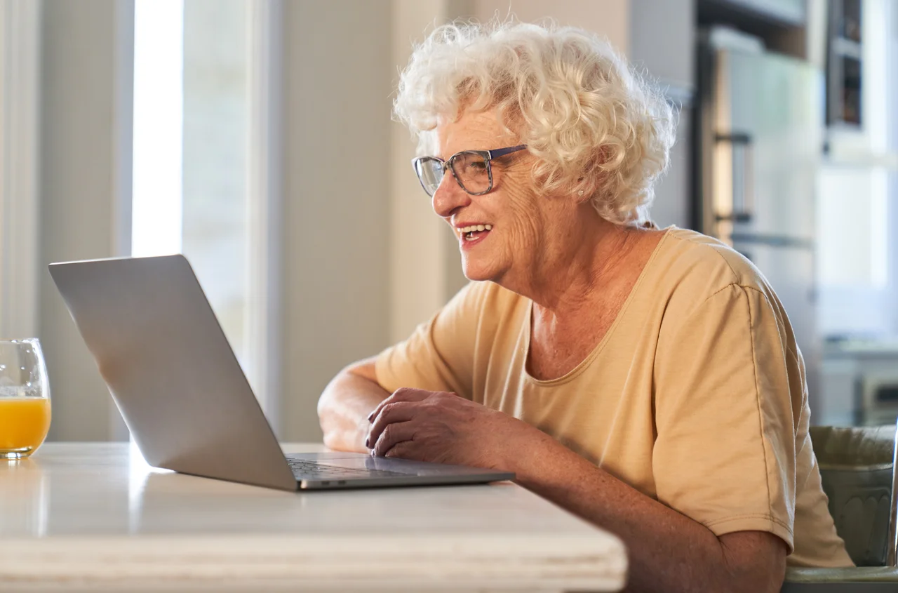 Nawet 2 tys. zł plus do emerytury! Seniorzy wygrywają w sądach sprawy o wyrównanie świadczenia