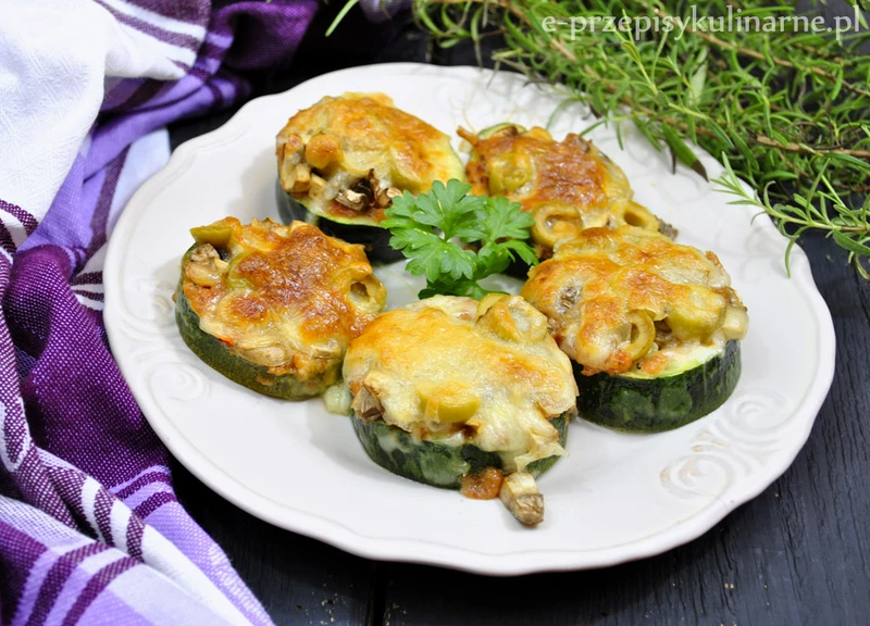DIETETYCZNE PIZZERINKI Z CUKINII (46 KCAL)