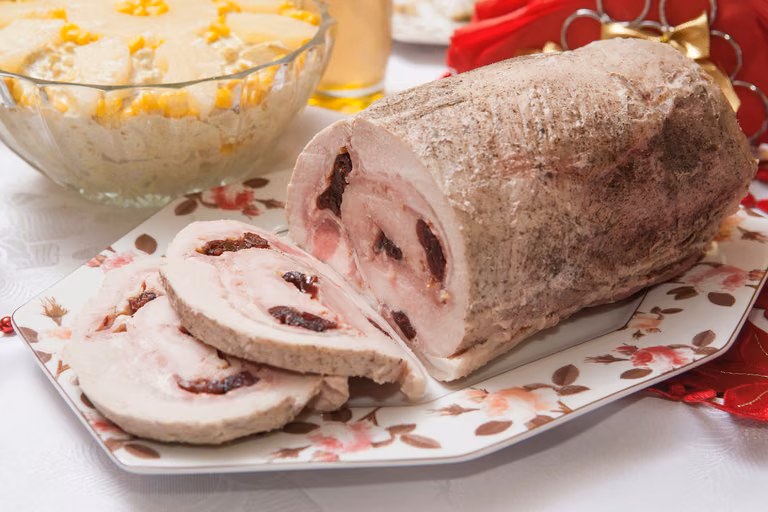 Pieczeń ze schabu z żurawiną i boczkiem