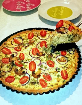 Szybka tarta z kurczakiem i pieczarkami