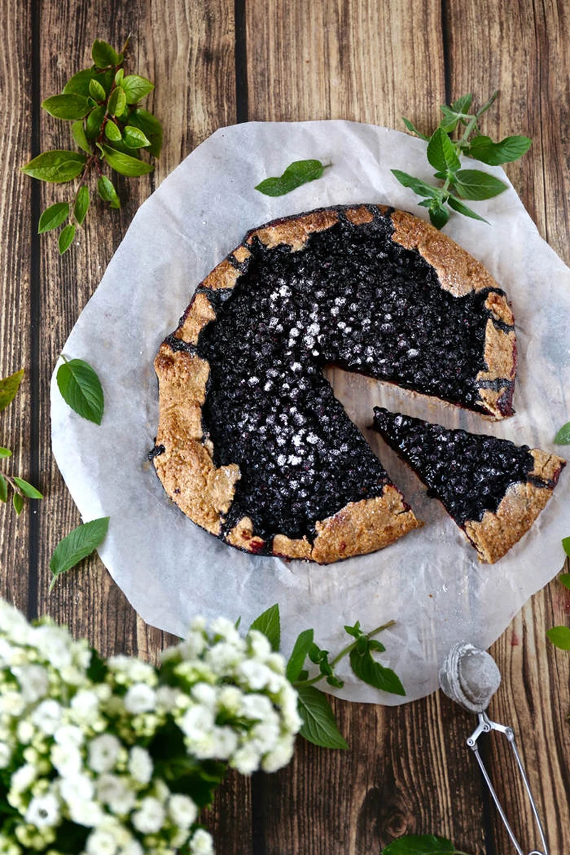 Rustykalna tarta orkiszowa z jagodami