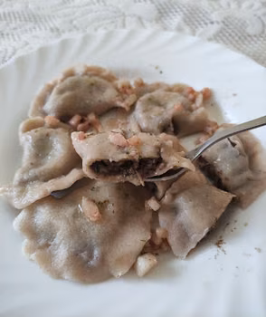Bezglutenowe pierogi z kaszanką i kapustą kiszoną