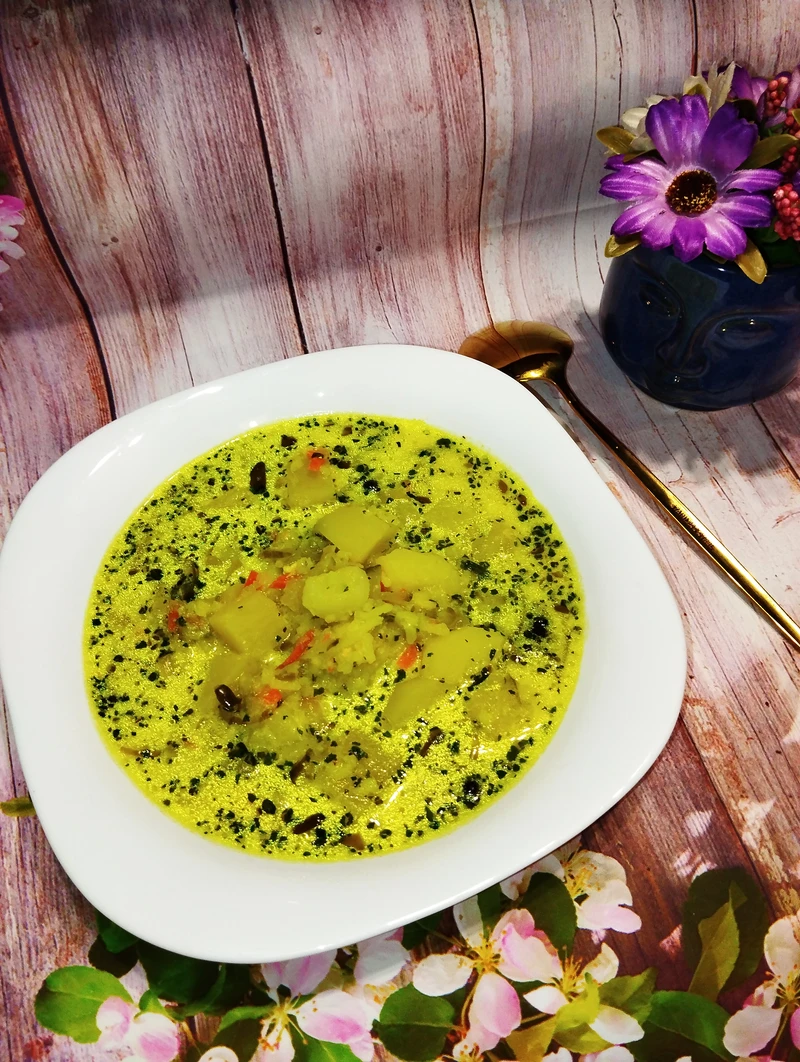 ZUPA OGÓRKOWA Z RYŻEM Z OGÓRKÓW W CURRY