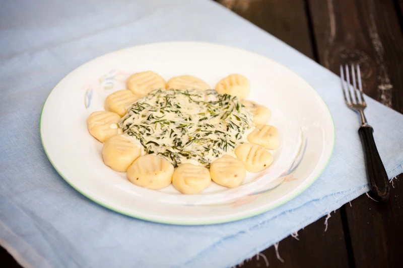 GNOCCHI W SOSIE SZPINAKOWO-ŚMIETANOWYM