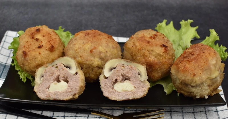 Kotlety mielone z mozzarellą w pieczarce