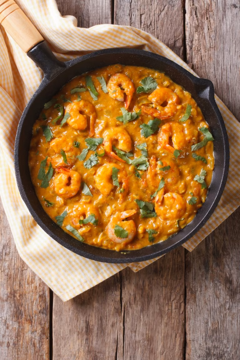 KREWETKI W CURRY Z KOLENDRĄ