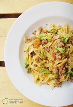 Makaron z brokułami i pecorino