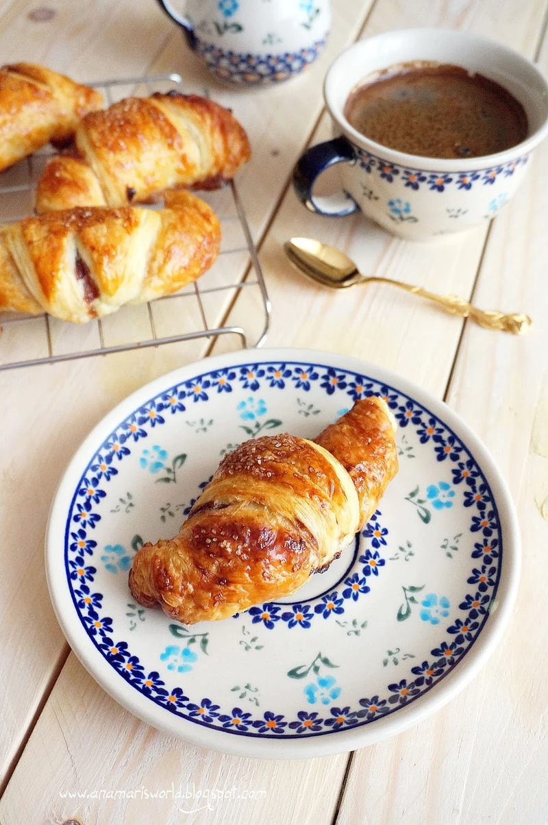 Rogaliki Croissant z wiśniami (szybki poczęstunek dla niespodziewanych gości)