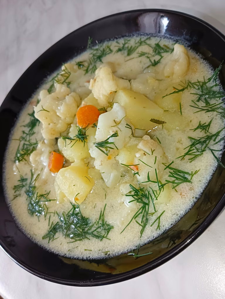 Zupa kalafiorowo - jarzynowa