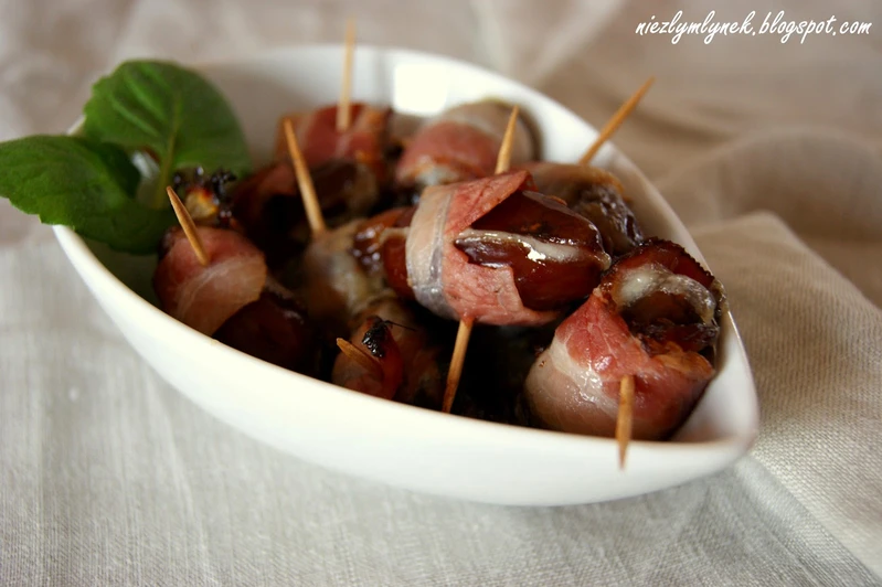 Zawijane daktyle w boczku z mozzarellą - idealne na imprezę