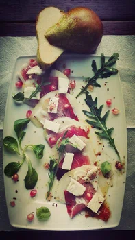 Carpaccio z gruszki i szynki parmeńskiej