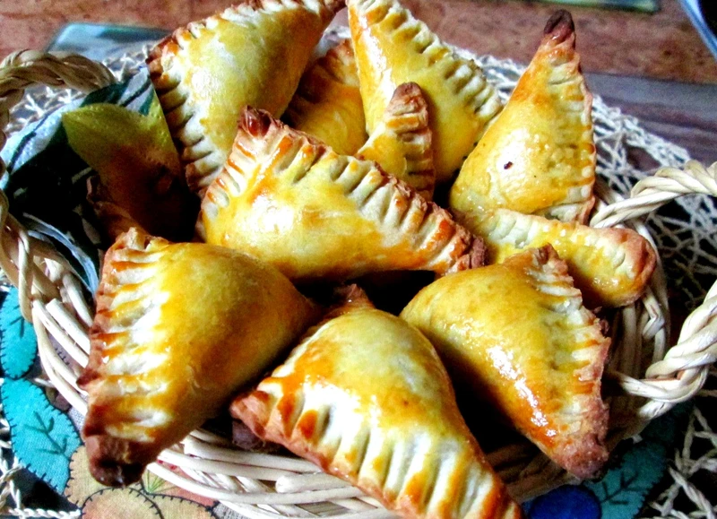 Kruche pierożki z jaglaną i pieczarkami