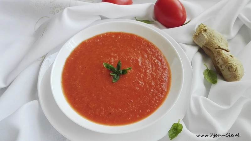 Rozgrzewająca zupa pomidorowa z imbirem