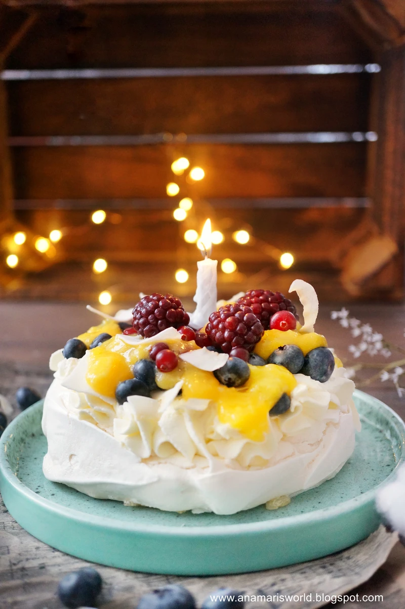 Mini pavlova pinacolada