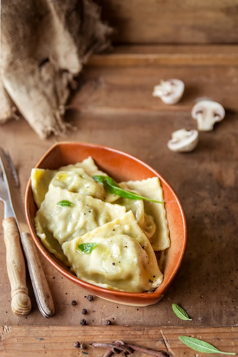 Ravioli z pieczarkami, podgrzybkami i ricottą