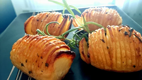 Ziemniaczki Hasselback