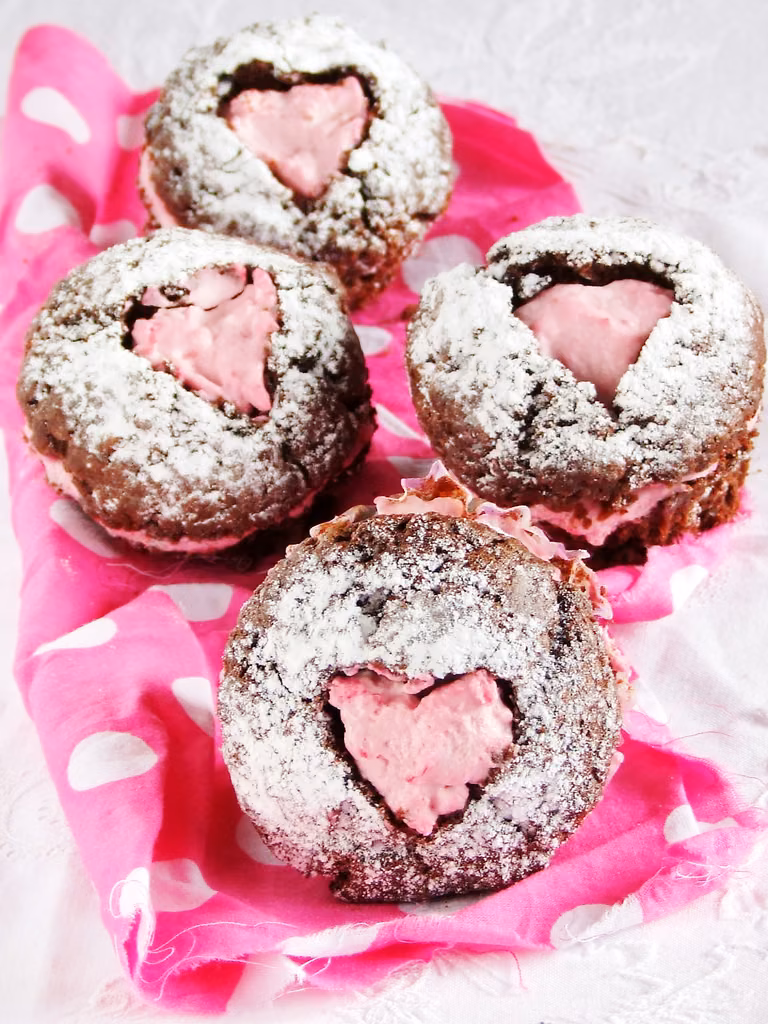 muffinki czekoladowe z malinowym kremem