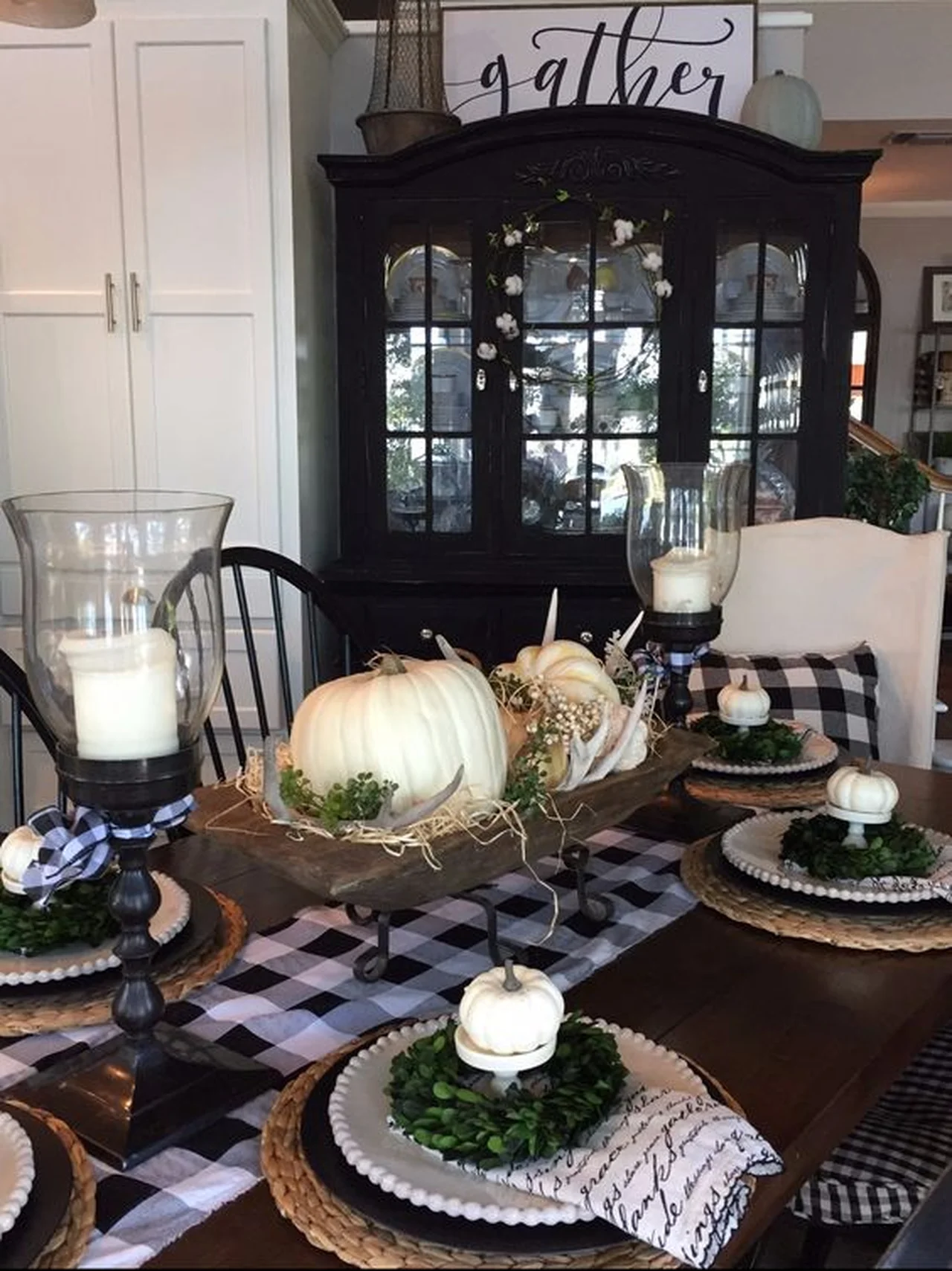 Jesienna dekoracja stołu