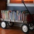 Inspirująca biblioteczka na kółkach