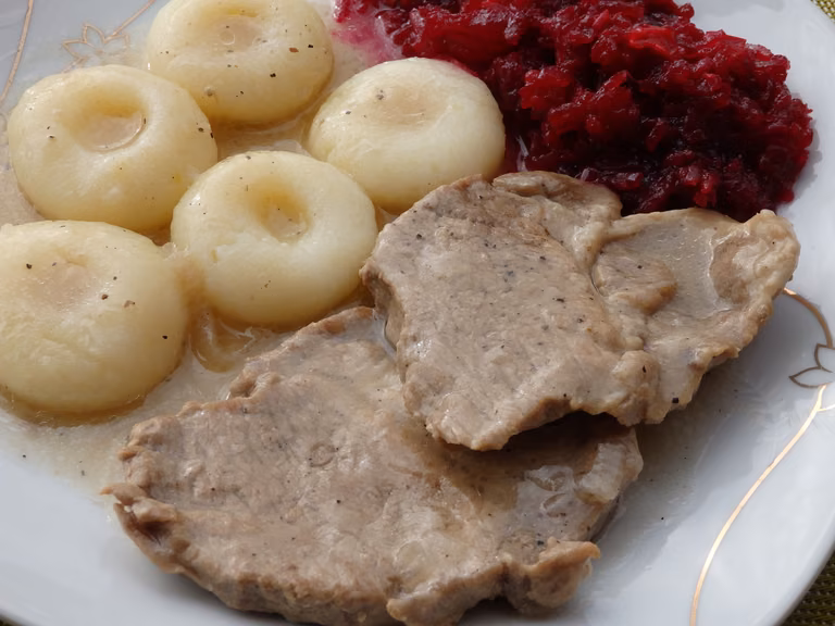 Karkówka duszona w sosie własnym