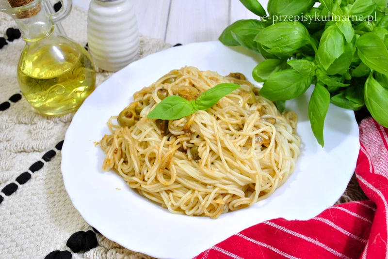Błyskawiczne spaghetti ze szprotkami