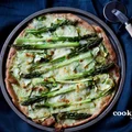 zielona pizza orkiszowa ze szparagami i cukini