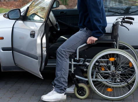 Ulga na samochód 2025: Te osoby odliczą od podatku koszty paliwa, ubezpieczenia i parkingów!