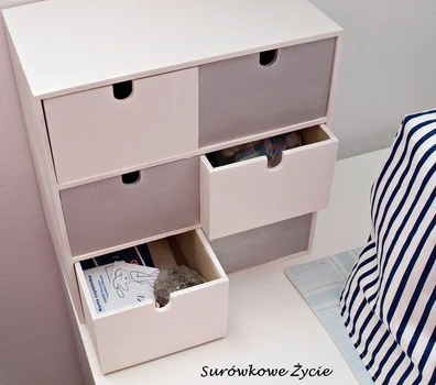 Ikeowska mini komoda na drobiazgi