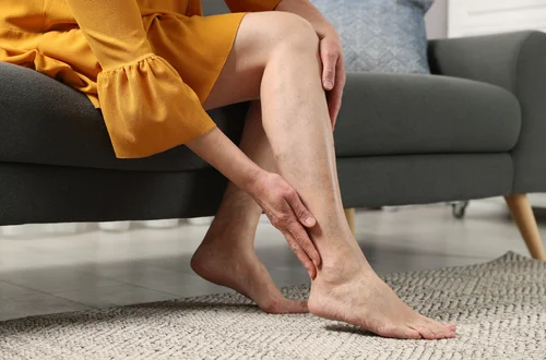 Masz drżenie mięśni, skurcze i migreny? Ten jeden niedobór może wyjaśniać wszystko!