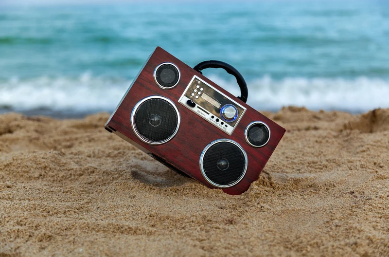 Kara za słuchanie muzyki na plaży! Ten kraj wprowadza surowe przepisy!