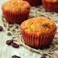 Muffiny marchewkowe z jabłkiem i żurawiną
