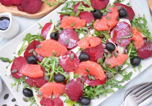 Sałatka z burakiem, rukolą i grejpfrutem