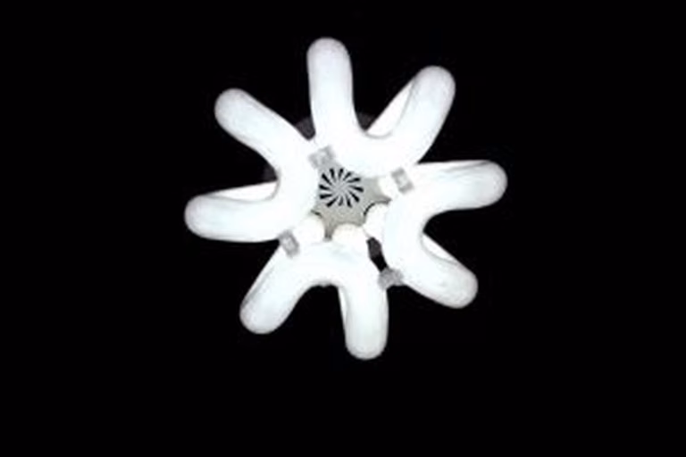 Rastrowa oprawa LED, czy panel sufitowy LED?