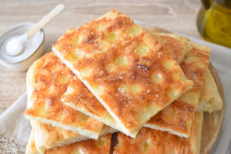 Włoska focaccia alessandrina w wersji słodkiej z Piemontu