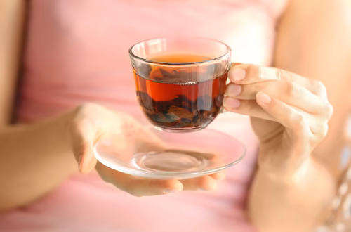 Naturalne napary na wiosnę - które naprawdę działają, a które to mit?