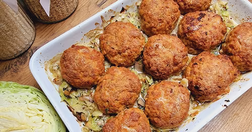 Mielone zapiekane na mlodej kapuście z pieczarkami