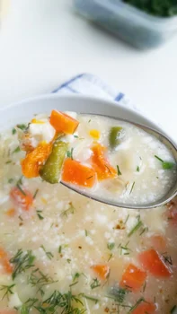 Zupa jarzynowa z serem cheddar