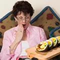 Synowa chce zrobić sushi na Wigilię! Powiedziałam, że to skandal! Ale może przesadzam? - pyta Maria [LIST]