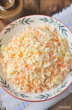 Coleslaw z ananasem