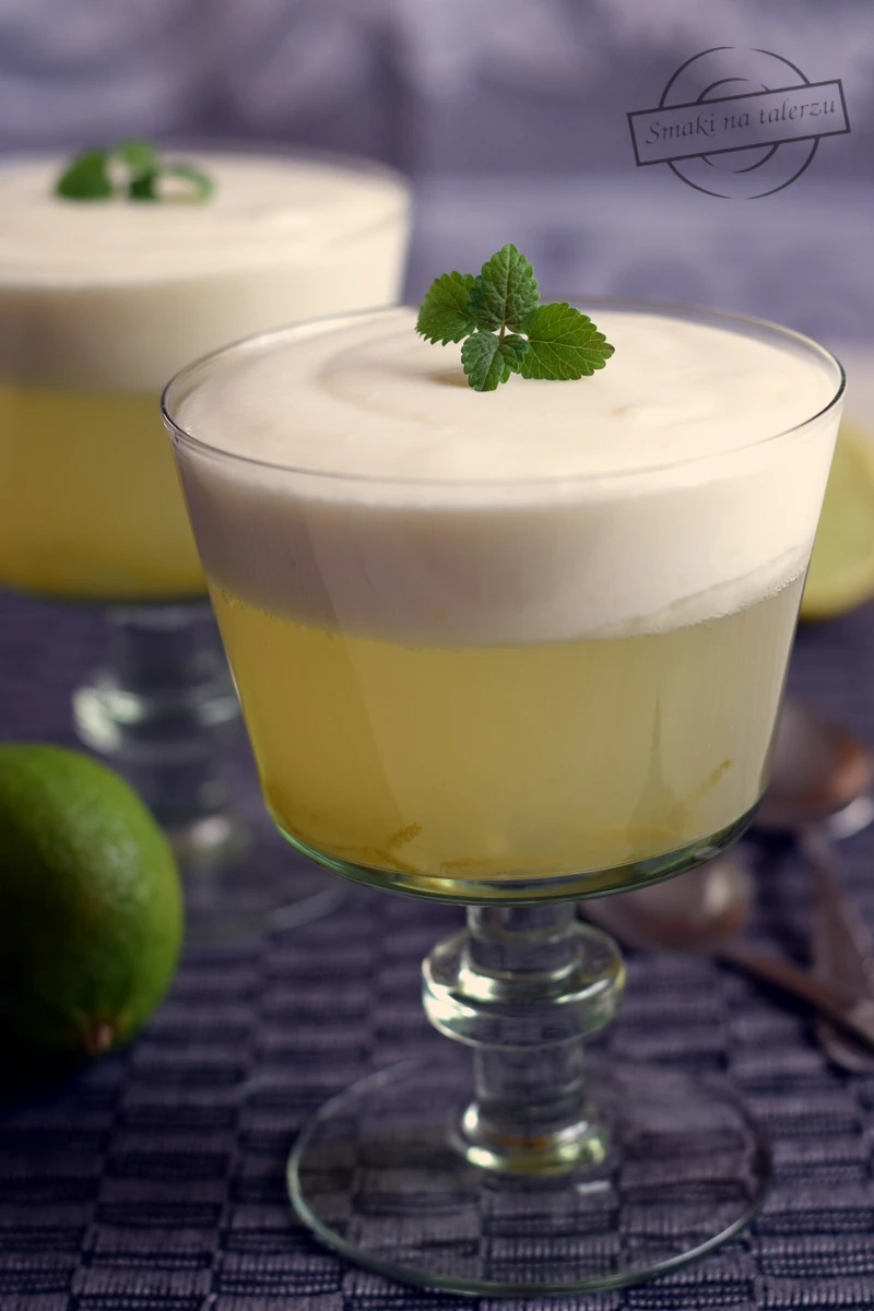 Galaretka limonkowa z kokosową pianką