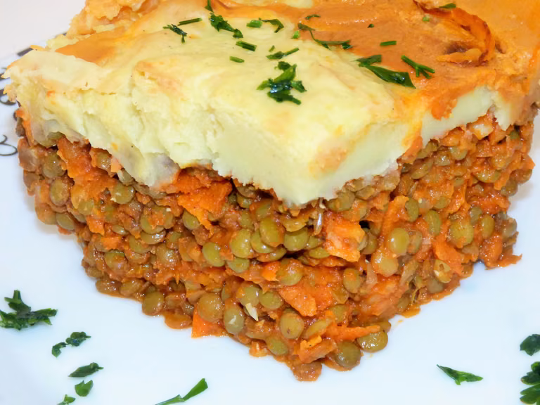 Wegańskie Shepherd pie z soczewicy i ziemniaków
