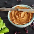 Pasta z fasoli z suszonymi pomidorami i wędzoną papryką (nie tylko do kanapek!)