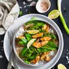 Stir fry z ryżem, kurczakiem i groszkiem cukrowym